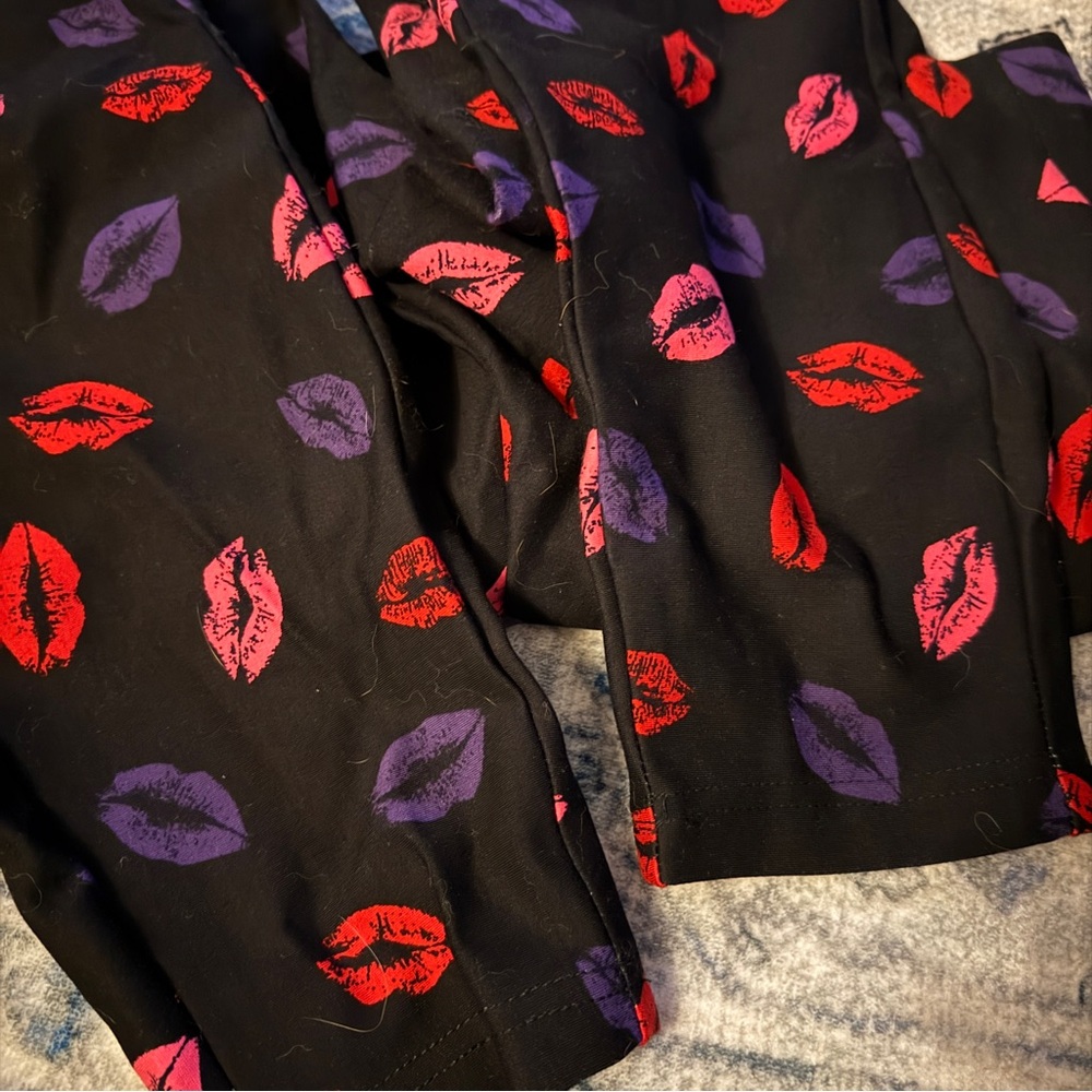 Torrid Lipstick Print Pixie Pants - image 4